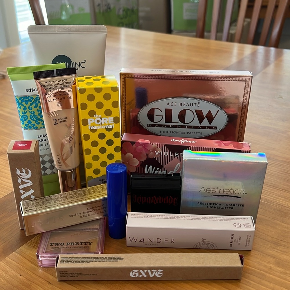 Makeup Box! 14 pcs! BNIB! Stila,Aesthetica,benefit,GXVE,Charlotte T & more!
